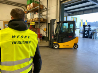 Logistiker Wespe Transport.jpg